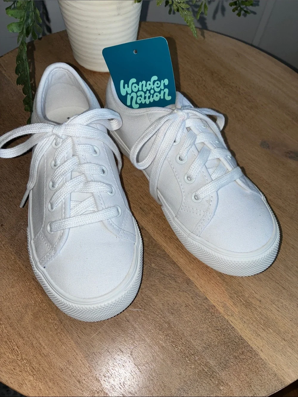 wonder nation White Low-Top Canvas Lace-Up Sneakers, Size 1